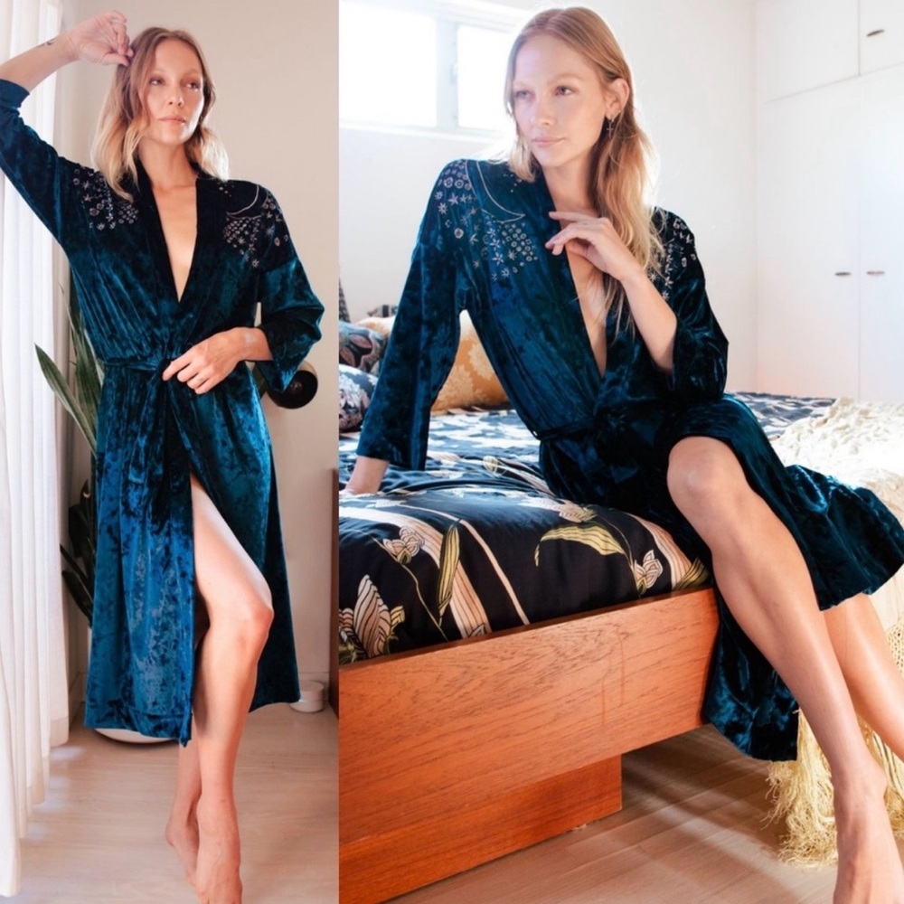New Novella Royale The Velvet Bianca Robe Midnight Sky Haze Kimono Night Small